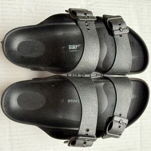 Black Birkenstocks Size 34 (kids)
